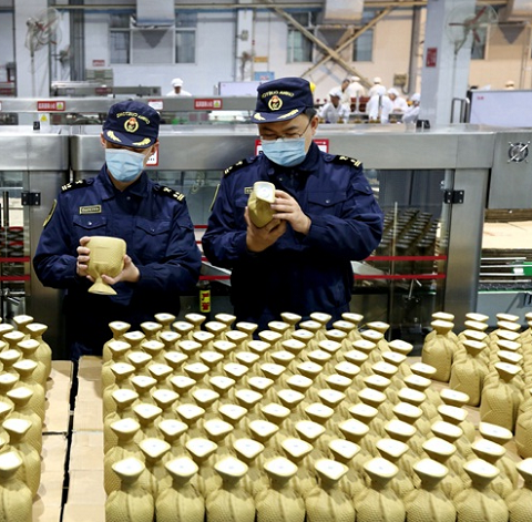 湘西酒出口|湘西酒鬼酒美酒出口到海外,首次进入东南亚市场